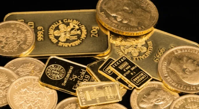 gold bullion bars pile